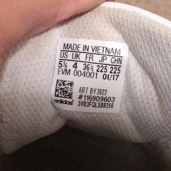 Adidas Superstars - Picture 2 of 3